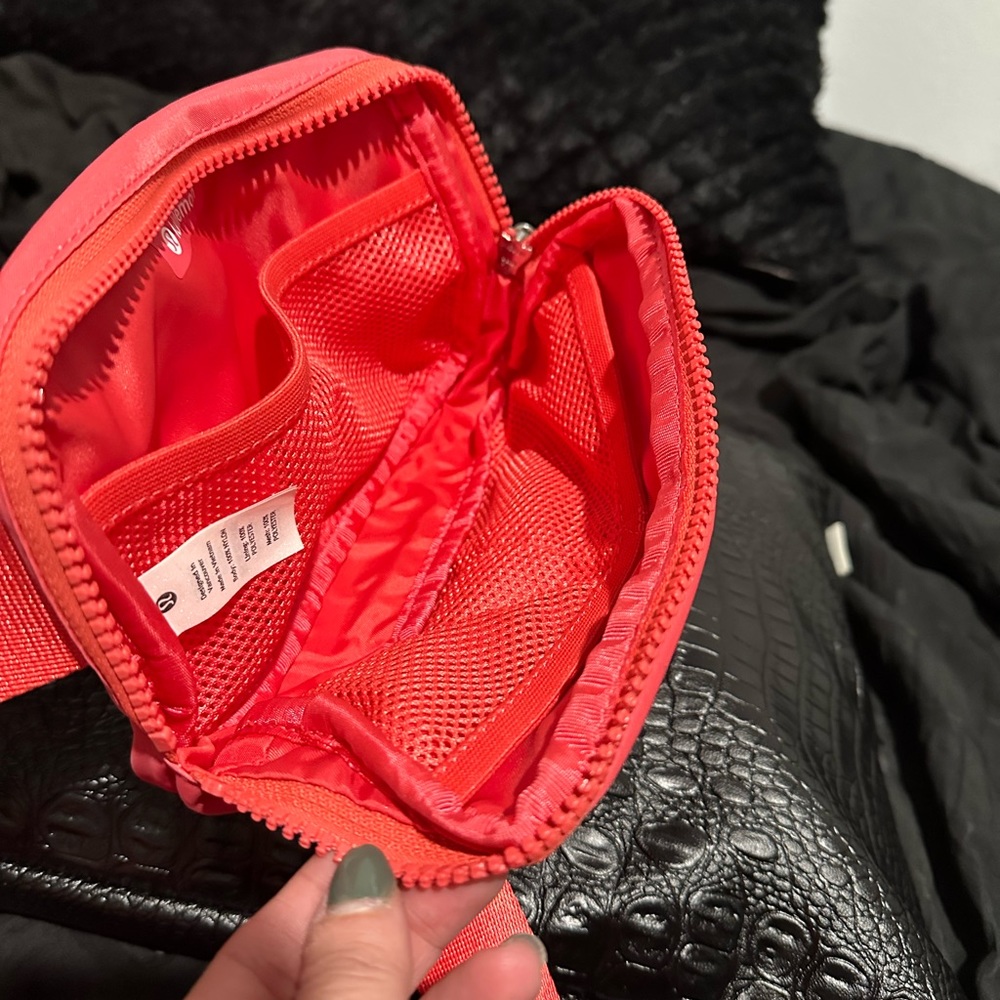 Lululemon Belt Bag Raspberry - Picture 7 of 7